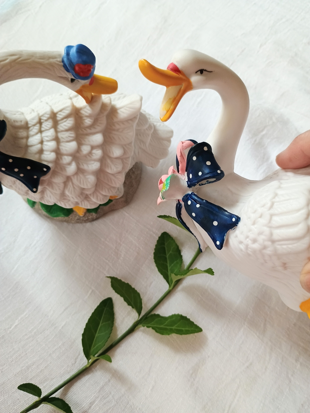 🧦 ECLECTIC GRANDPA 🧦 2 RARE TRu VTG Dapper Core Geese / Swan Ceramic Figurines